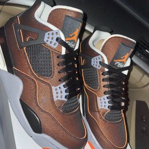 WMNS AIR JORDAN 4 RETRO 'STARFISH’ SIZE 8